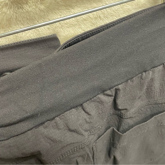 Athleta Trekkie Bermuda Shorts (596504) Black womens size 8 - Picture 5 of 9